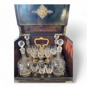 Cave / Service à liqueur Napoléon III - Marqueterie Boulle XIXeme - Cristal